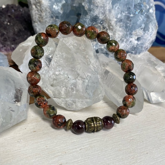 8mm Faceted Marble & Garnet Gemstone Bracelet - Picture 2 of 4